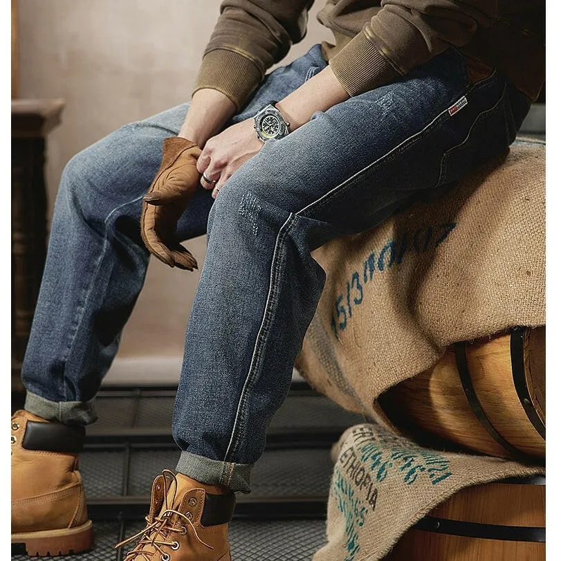 Features a Back Pocket Straight Jeans P0289