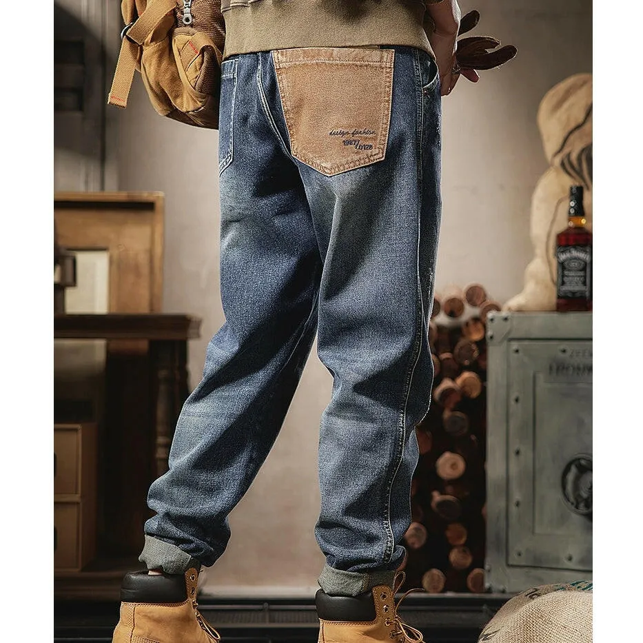 Features a Back Pocket Straight Jeans P0289