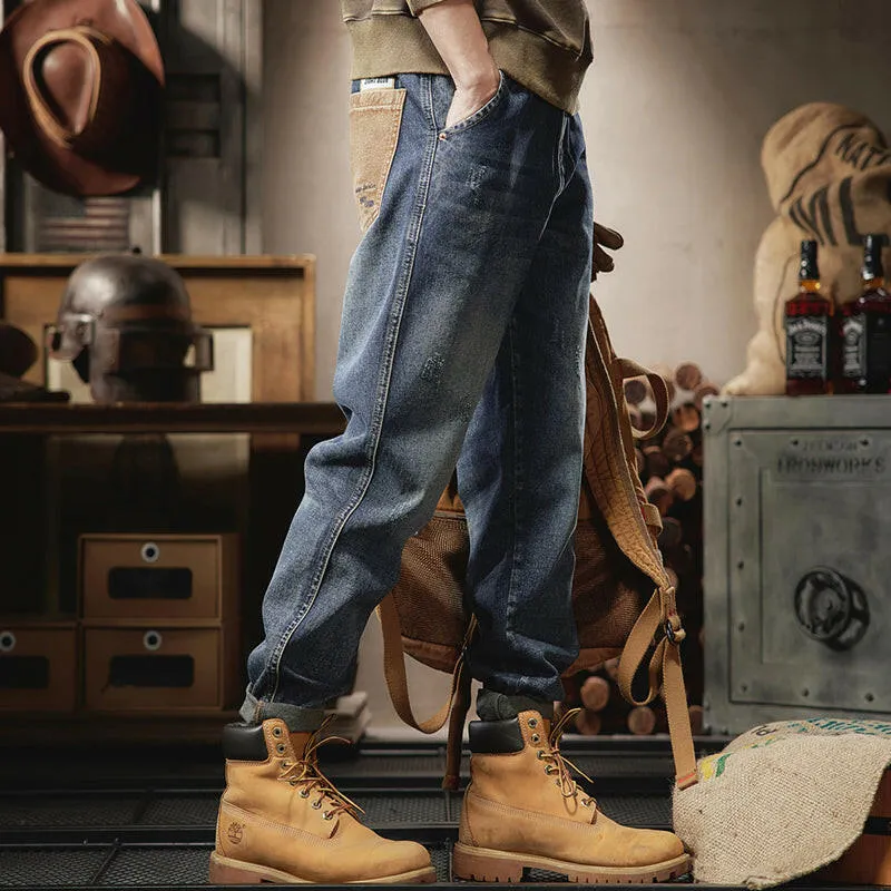 Features a Back Pocket Straight Jeans P0289