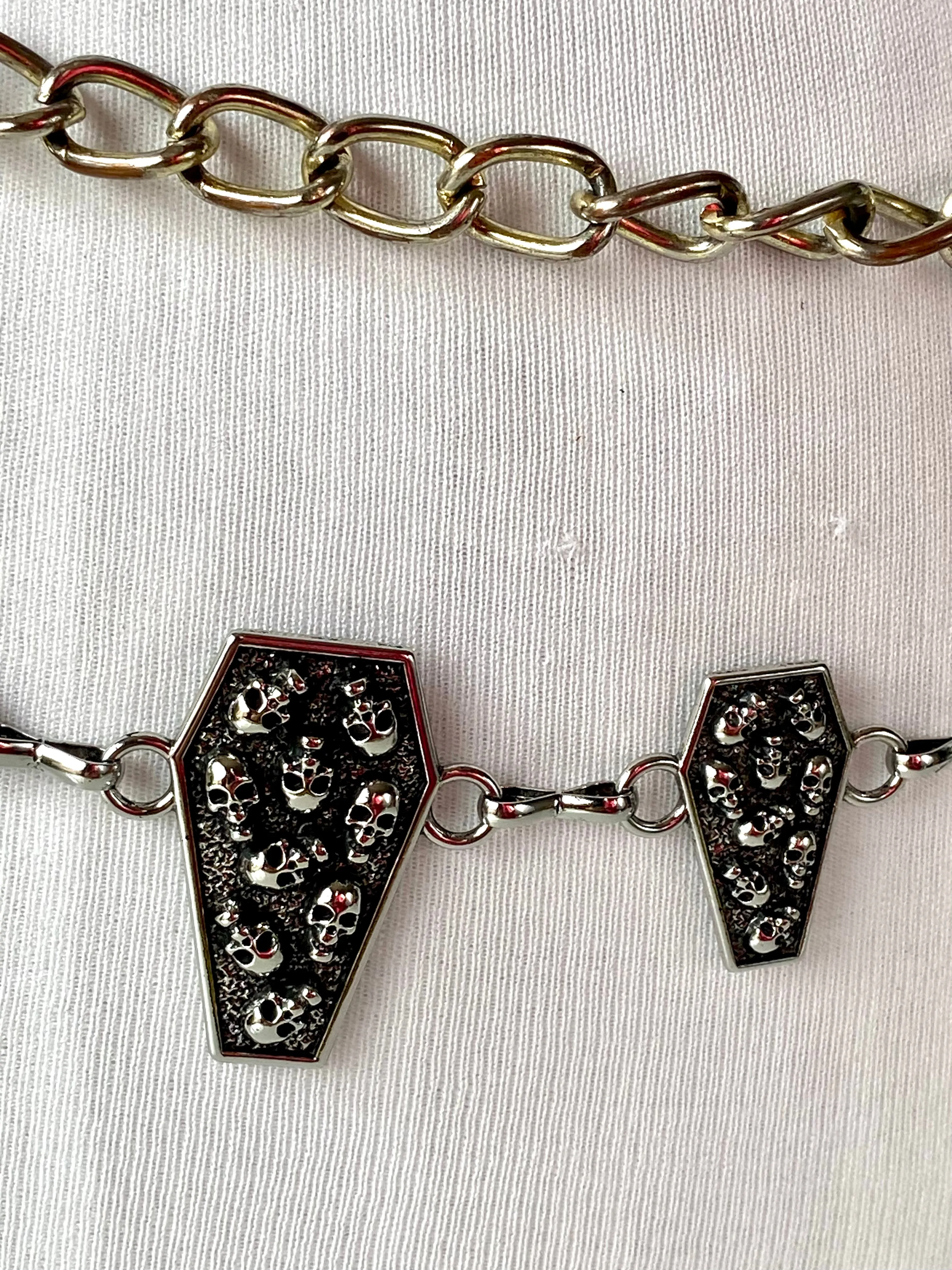 Skull Coffin
Metal Chain layered chain belt