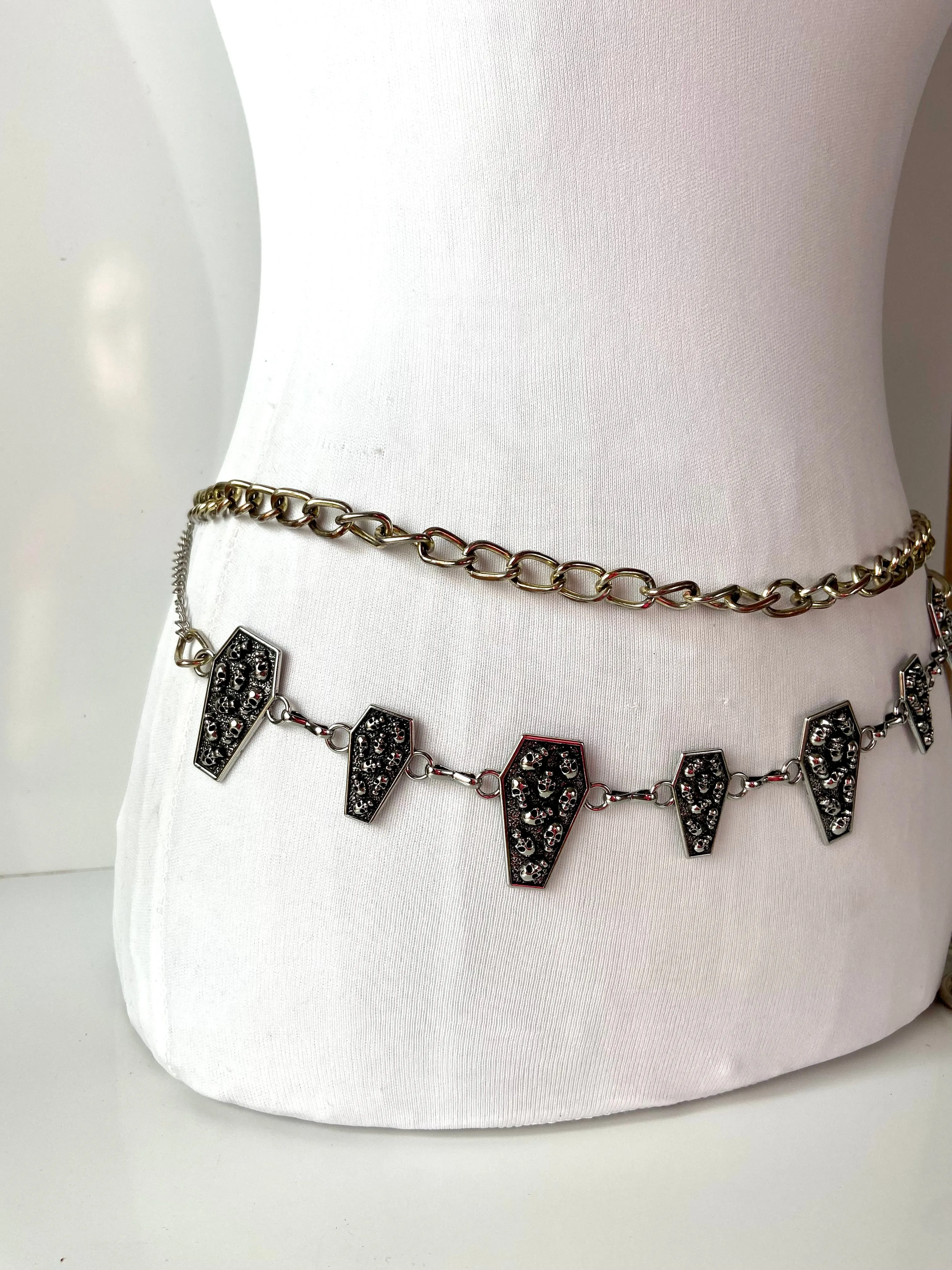 Skull Coffin
Metal Chain layered chain belt