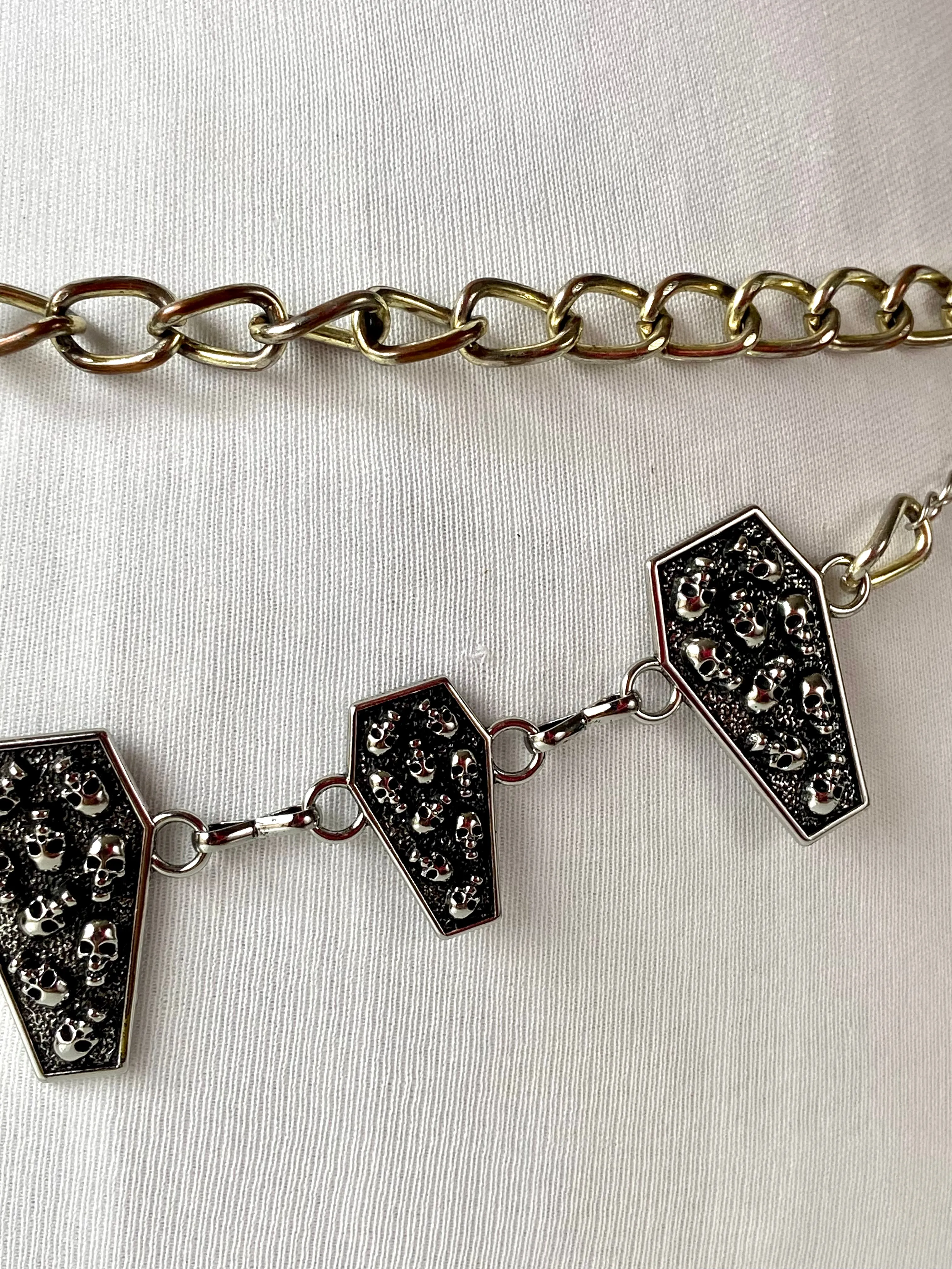 Skull Coffin
Metal Chain layered chain belt